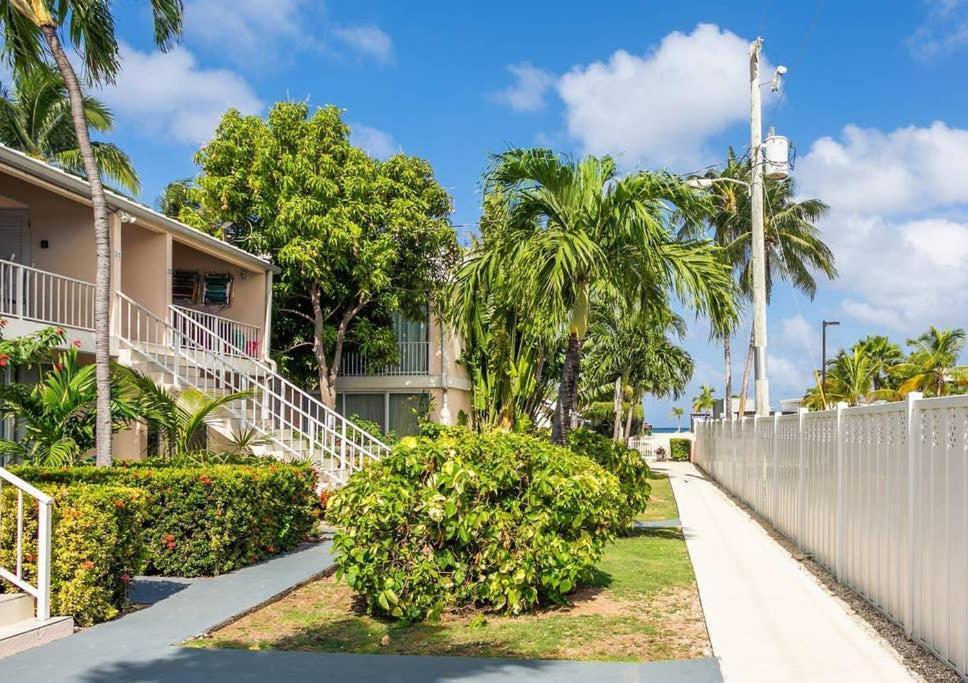 Beach Living At Island Pine Villas Blp Джорджтаун Экстерьер фото